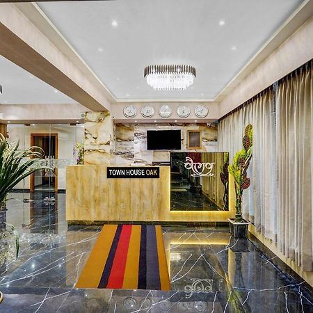 Townhouse Oak Hotel Vaibhav Сурат Экстерьер фото