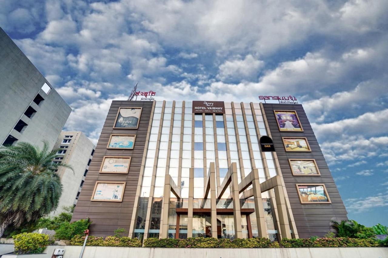 Townhouse Oak Hotel Vaibhav Сурат Экстерьер фото