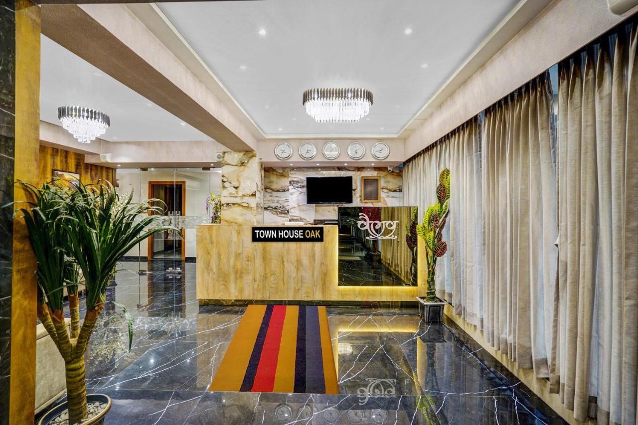 Townhouse Oak Hotel Vaibhav Сурат Экстерьер фото