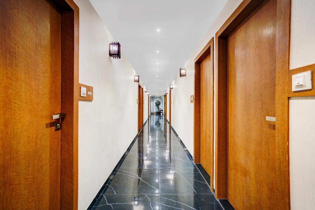 Townhouse Oak Hotel Vaibhav Сурат Экстерьер фото