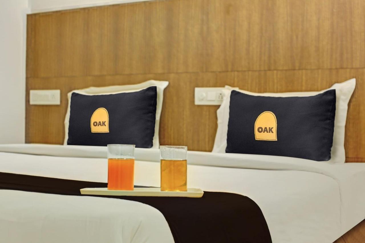 Townhouse Oak Hotel Vaibhav Сурат Экстерьер фото
