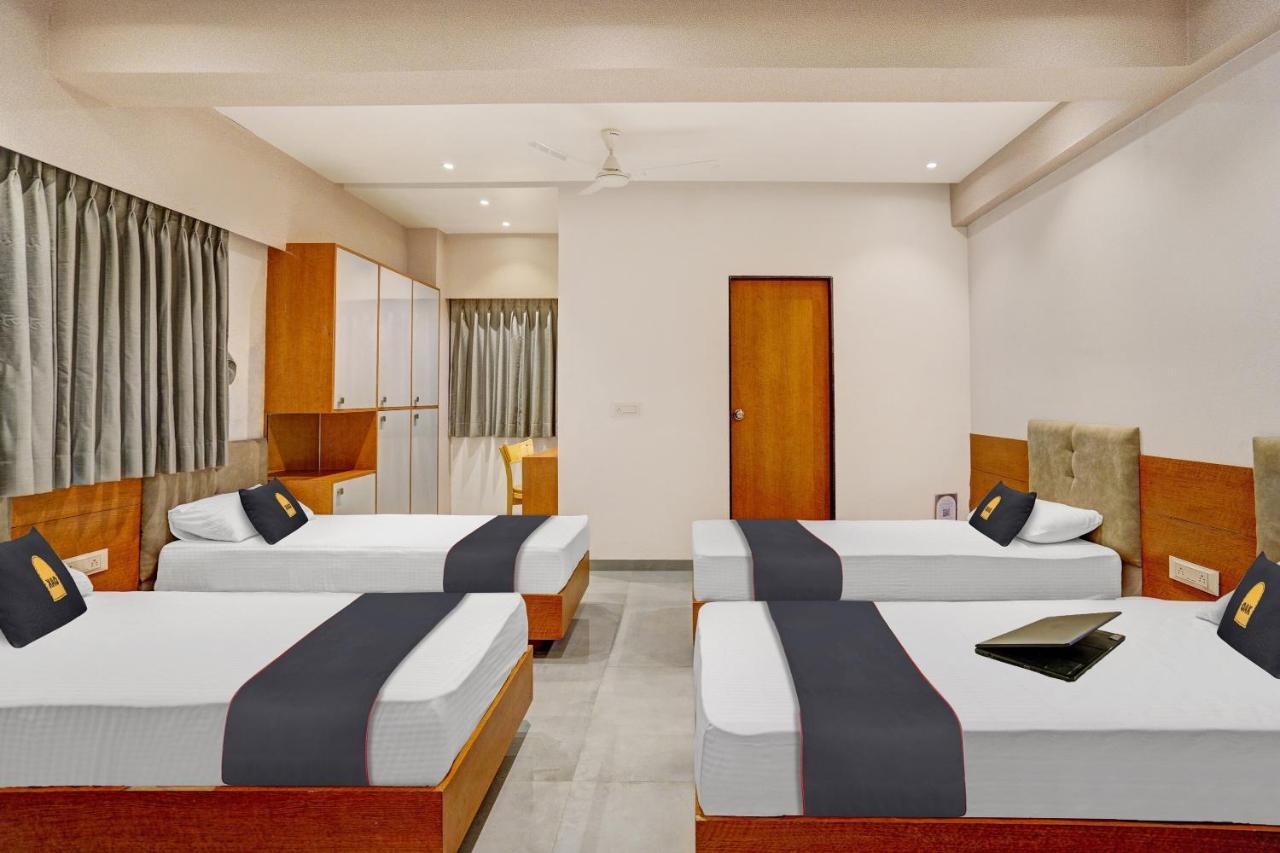 Townhouse Oak Hotel Vaibhav Сурат Экстерьер фото