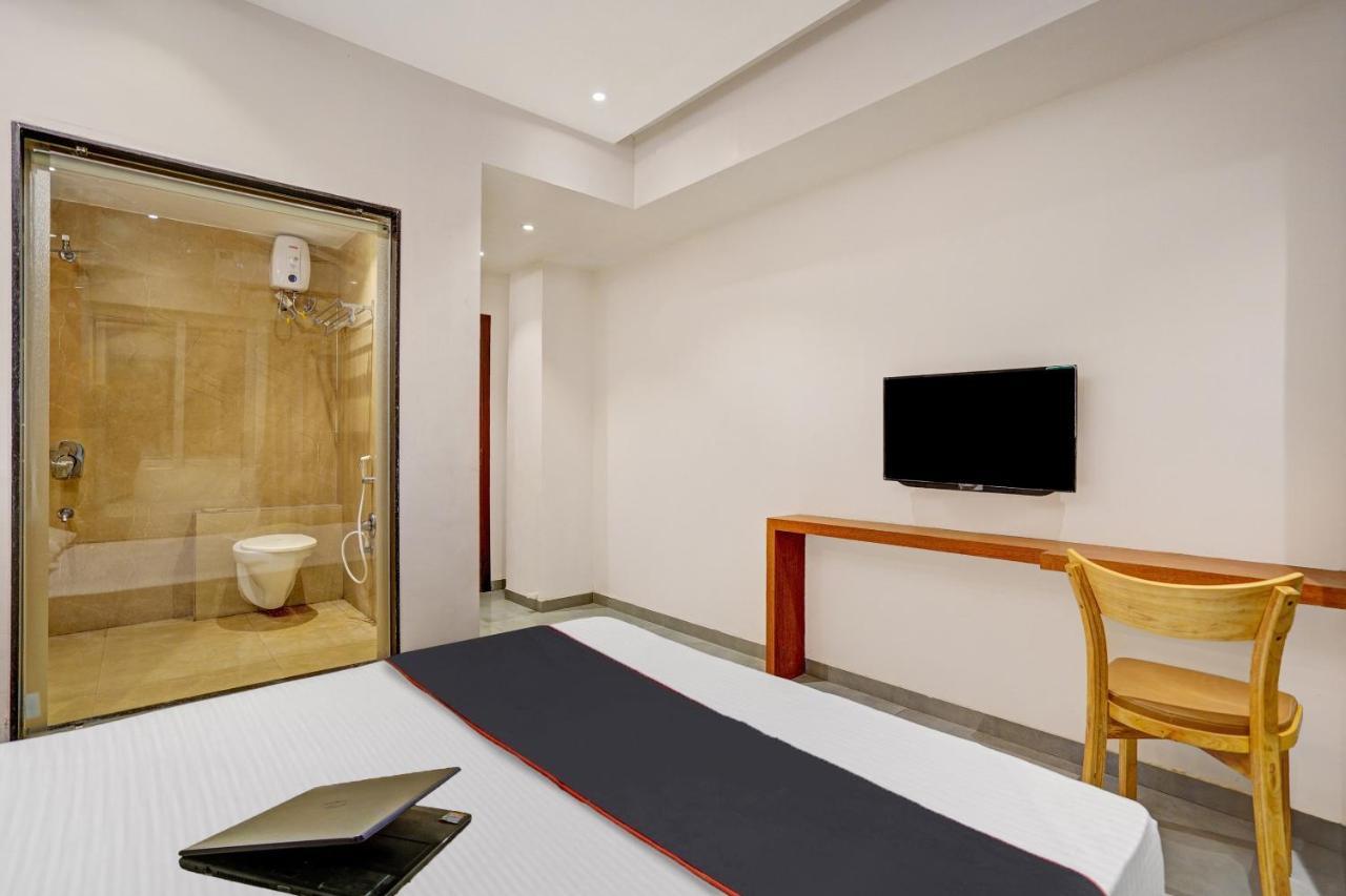 Townhouse Oak Hotel Vaibhav Сурат Экстерьер фото
