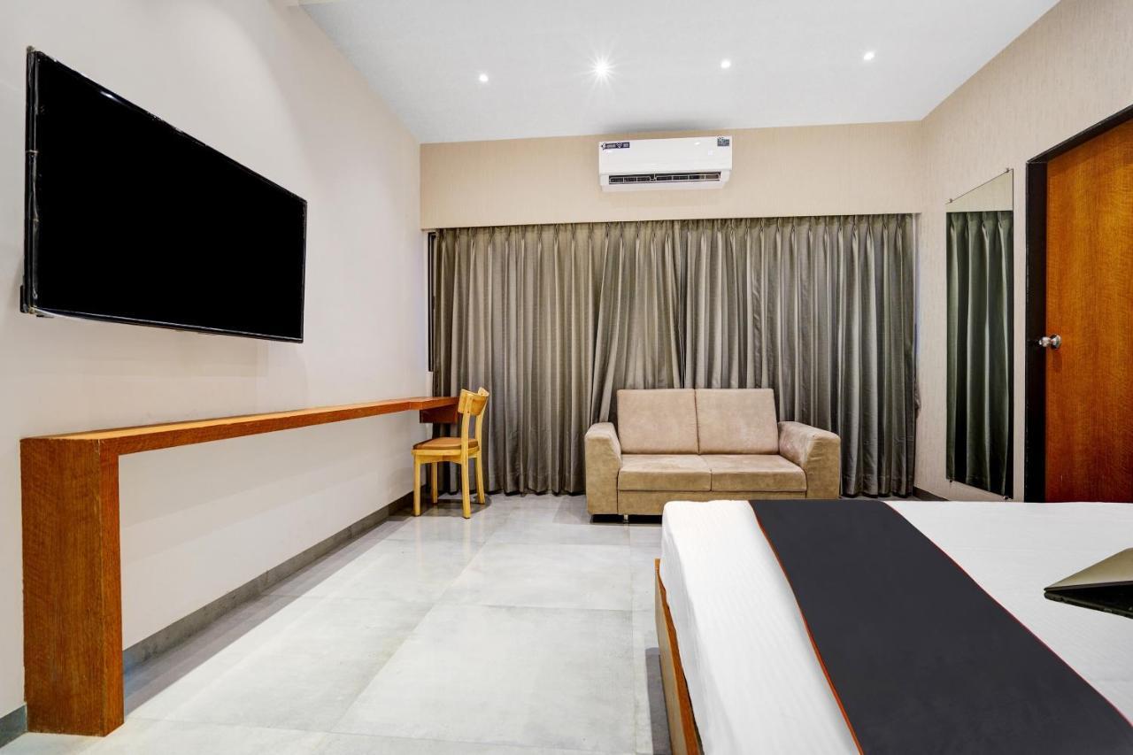 Townhouse Oak Hotel Vaibhav Сурат Экстерьер фото