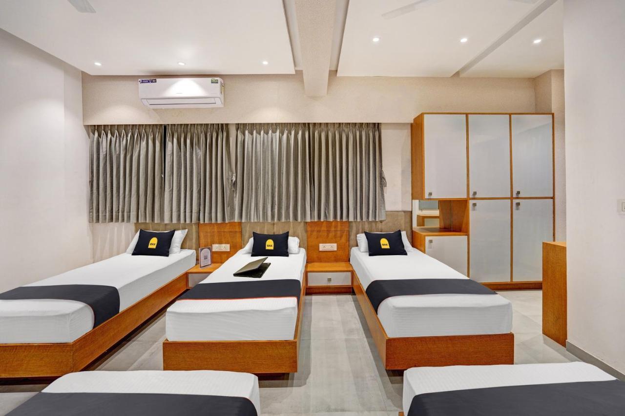 Townhouse Oak Hotel Vaibhav Сурат Экстерьер фото