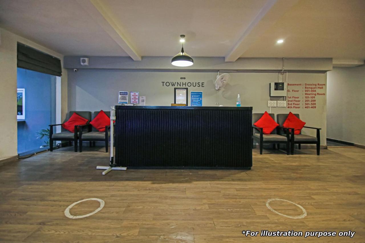 Townhouse Oak Hotel Vaibhav Сурат Экстерьер фото